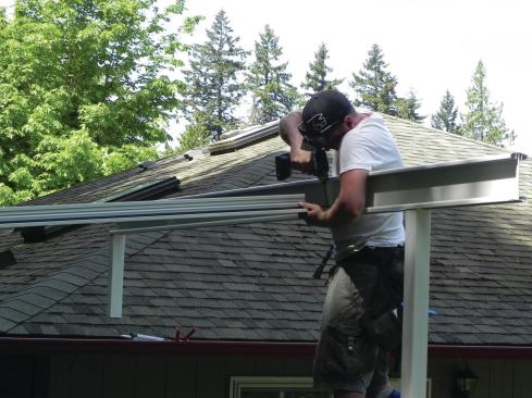 With the ridge I-beam in place, the T-bar rafters that 

will support the glazing panels can be screwed to the I-beam 

on 4-foot centers.