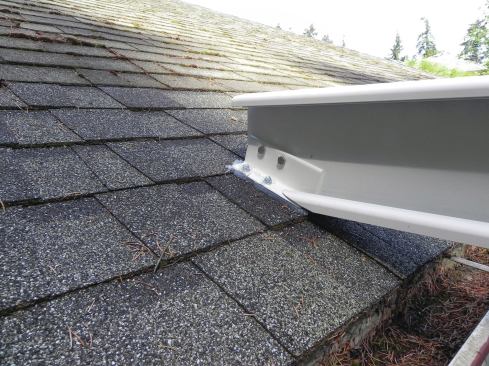 Brackets can be used to fasten the aluminum framing directly to the roof (as shown here), to a wall, or to another framing member.