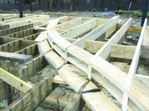 The upper deck meets the lower deck in a sinuous compound curve, which is supported by a complex blocking system.