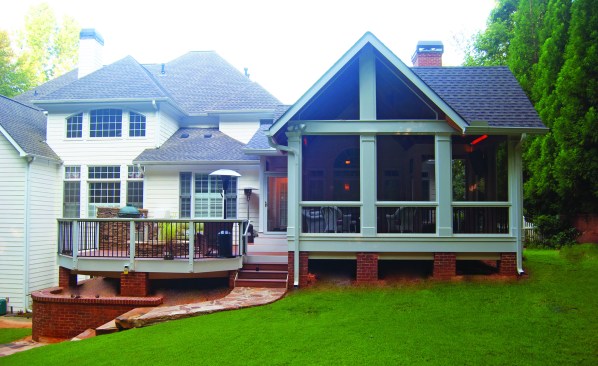 ... or side offsets into the design. Note too the use of fewer vertical supports, which opens up the view from inside the porch.