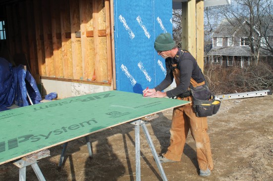 To trim a full sheet of sheathing to 91 inches, measure 5 inches from the short end instead of pulling a tape measure and T-square to measure and mark 91 inches from the long end. To mark the cut, you can slide a rafter square along the edge of the sheathing (above), or simply lock your hand on the tape and slide your finger along the edge, holding your pencil on the end of the tape. Similarly, it’s a waste of time to mark a notch in sheathing with a T-square or chalk line; marking a notch like this by sliding your hand along the edge with a pencil and a tape takes about five seconds (right).