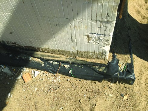 Behind the membrane where dirt had prevented proper adhesion, water could easily trickle down.