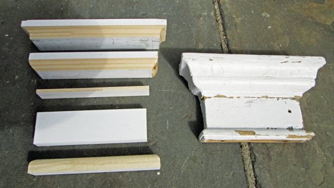 The first ornamental pieces to be installed were the plinths (at the bottom of the columns) and the capitals (at the top).