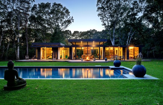 Modern
additions and salvaged wood keep the original aesthetic intact while
highlighting its best features.&nbsp;