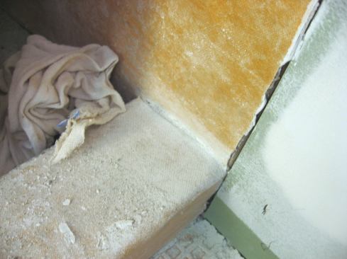 The application shown here is an example of incomplete waterproofing. 
