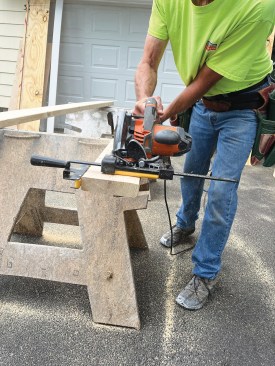 The standard four-roller Skateguide with a 17-inch bar comes kitted with the Skateplate combo pack.