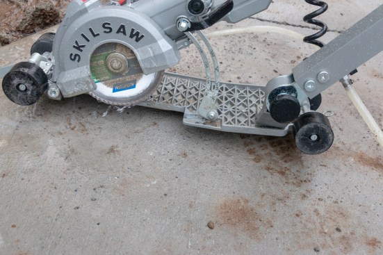 Flat-walled wheels mean that you can use this saw with a guide.