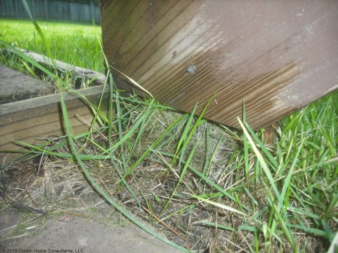 At least 1 1/2 inches of the heel of a stringer's seat cut should bear on the landing. Allowing the toe of the seat cut to be the only part of the stringer that bears on the landing can cause the stringer to shear along the wood grain.