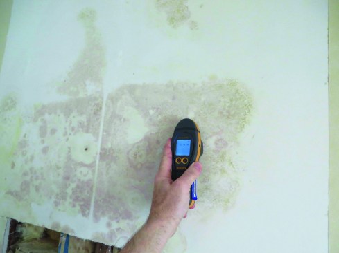 Parts of the wall that were opened up were able to dry to the inside and were quite dry when the author
checked them. Removing the rest of the vinyl wallpaper addressed the problem satisfactorily.