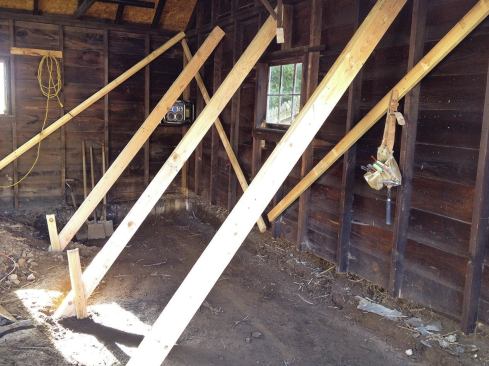 The bracing strategy was designed to support one wall at a time. To avoid damage to the existing shell, squaring up and leveling was kept to a minimum.