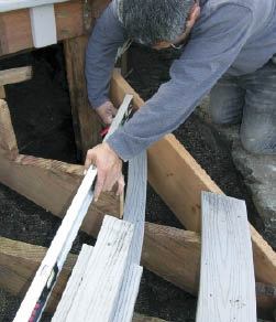 Figure 8. A level placed across the main jacks is used to establish the tread elevations on the diagonal jacks.