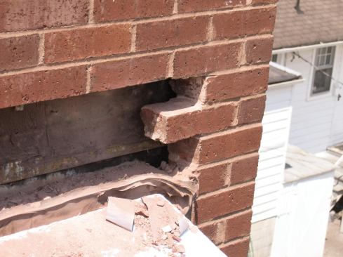 I also pulled off the brick at the end of the solarium, pretty sure that I would find no end dam in the flashing there. Without dams, water would eventually make its way down into the walls at each end.
