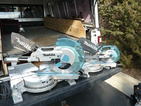 Smaller and lighter than a full-size saw, the LXSL01 is easy to transport and carry. And it's certainly convenient to be able to work without a cord.