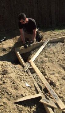 A 2x8 box built to the outside dimensions of a pergola’s posts is squared and leveled to serve as a template during construction.
