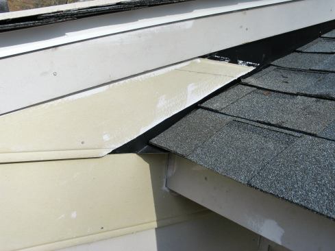 I left a proper gap between the siding and the shingles ...