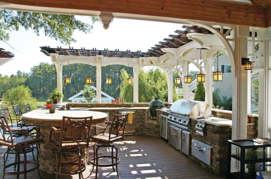 The kitchen counters are topped with granite.                       