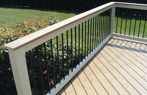 Black metal balusters fade into the background and are relatively unobtrusive.