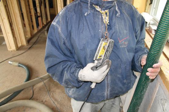 After a cavity is filled, the operator uses a remote control to momentarily turn off the blower, then quickly inserts the hose into the next cavity before switching it on again.