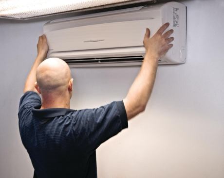 The indoor unit is mounted to the wall bracket.