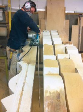 Once the columns were reassembled, a worker straightened them with a large-capacity beam saw.