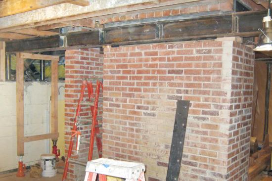 With the beam in place, the next step was to grout the empty spaces above it to ensure even bearing.