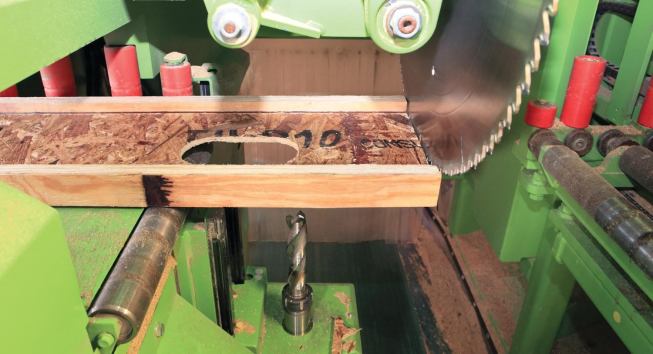 The machine can also cut rafter-tail profiles ...