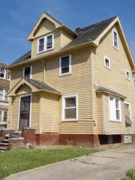 All of the houses in the HUD-sponsored technical study were built in the 1920s and ’30s, and were in need of complete interior gut renovations.