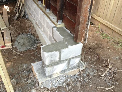 The blocks were toothed together at the corner.