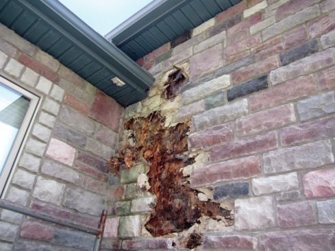 You can see clearly the tragic result of having such a wimpy kick-out flashing.