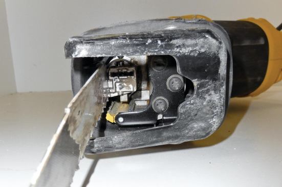 The saw has a blade holder that allows the blade to be oriented in four different directions. 