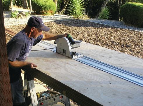 Once the track is in the proper position, the saw can be operated with either hand, with no loss in accuracy.