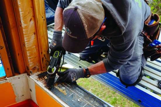 Bitumen membrane on the windowsills also had to come off—again, with the help of an oscillating multitool. Because the newly applied Blueskin remained in place on the walls, the house could be left watertight at the end of each day as long as any newly installed windows had been buttoned up.