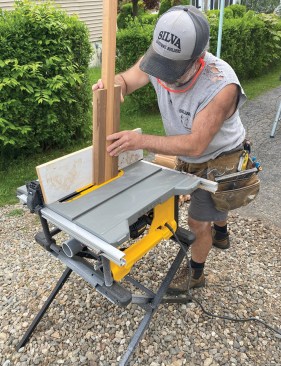The author made this simple jig to safely cut the notches in the ends of the balusters.