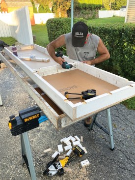 I assembled the frame with 1 1/2-inch-long, exterior-grade, coarse-thread Kreg screws.