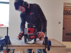 With comfortable handles and good balance, the Milwaukee Fuel 18-volt router proved easy to control in demanding hardwood.